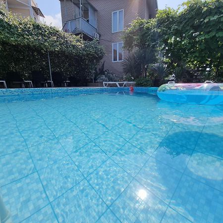 Hôtel Ривер Гагра Extérieur photo