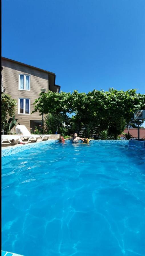 Hôtel Ривер Гагра Extérieur photo