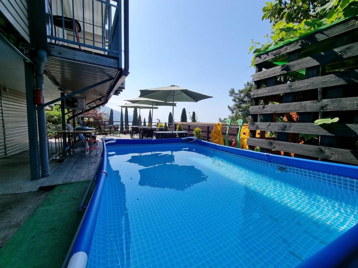 Hôtel Ривер Гагра Extérieur photo