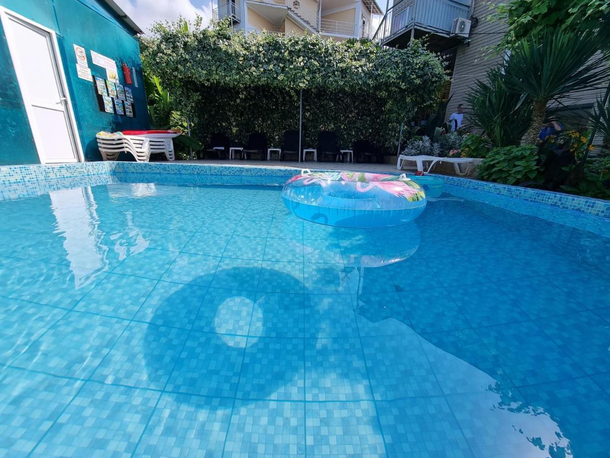 Hôtel Ривер Гагра Extérieur photo