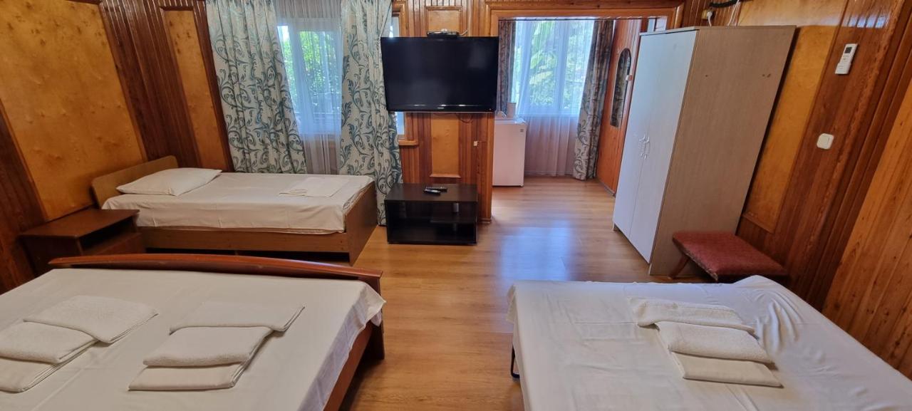 Hôtel Ривер Гагра Extérieur photo