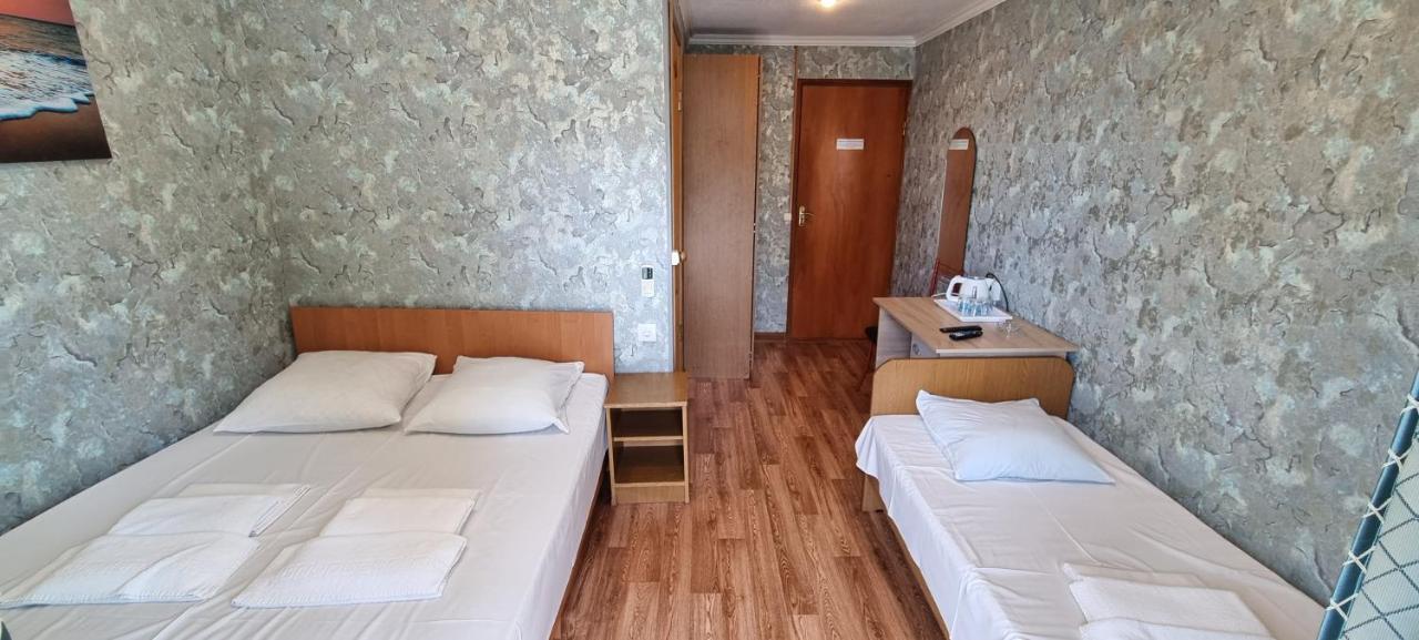 Hôtel Ривер Гагра Extérieur photo