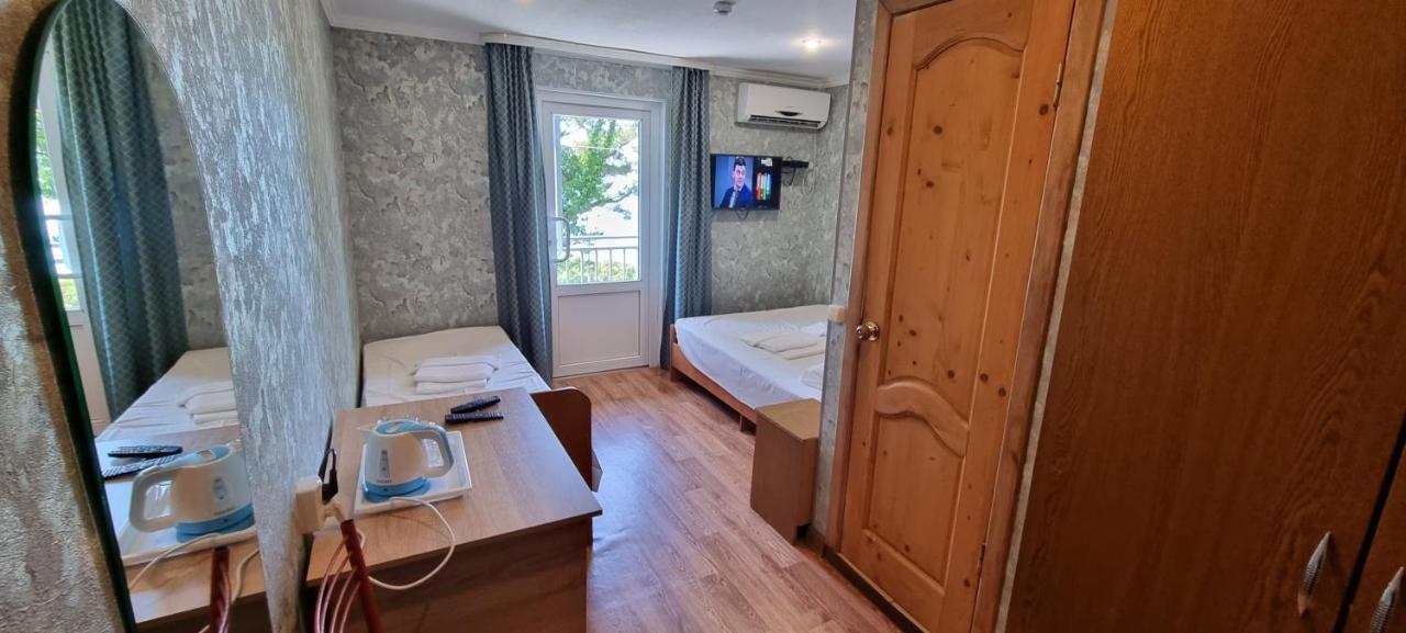 Hôtel Ривер Гагра Extérieur photo